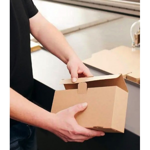 Ręczne naklejanie na produkty